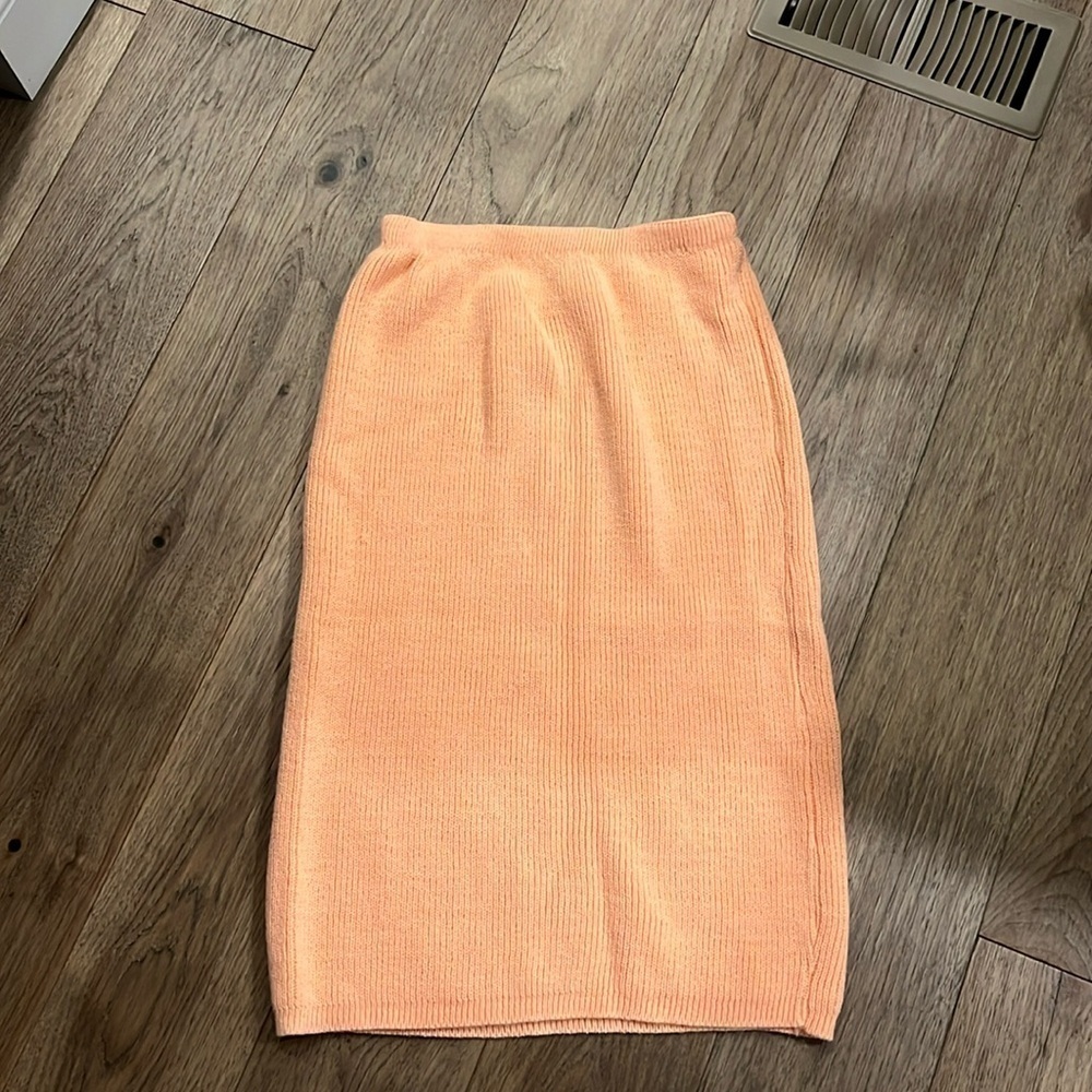MADEMOISELLE KNITWEAR vintage peach pull on midi knit skirt, size large